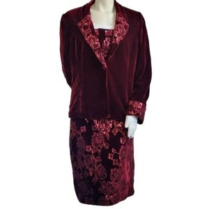 🎉CLEARANCE‼️🎉 Burgundy Sequin Skirt Suit Size 16